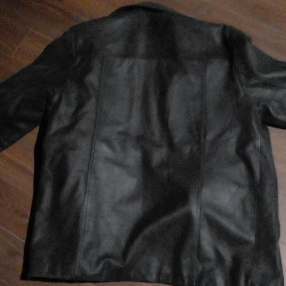 leather jacket - Picture 2 of 5